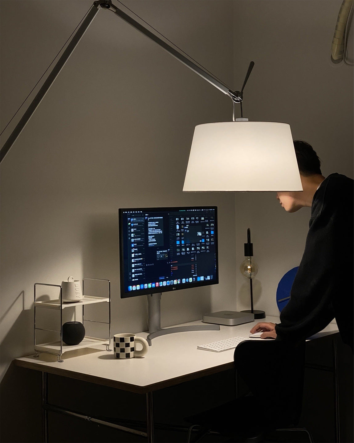 Adjustable Metal & Fabric Floor Lamp – Articulated Arm – Lounge & Reading