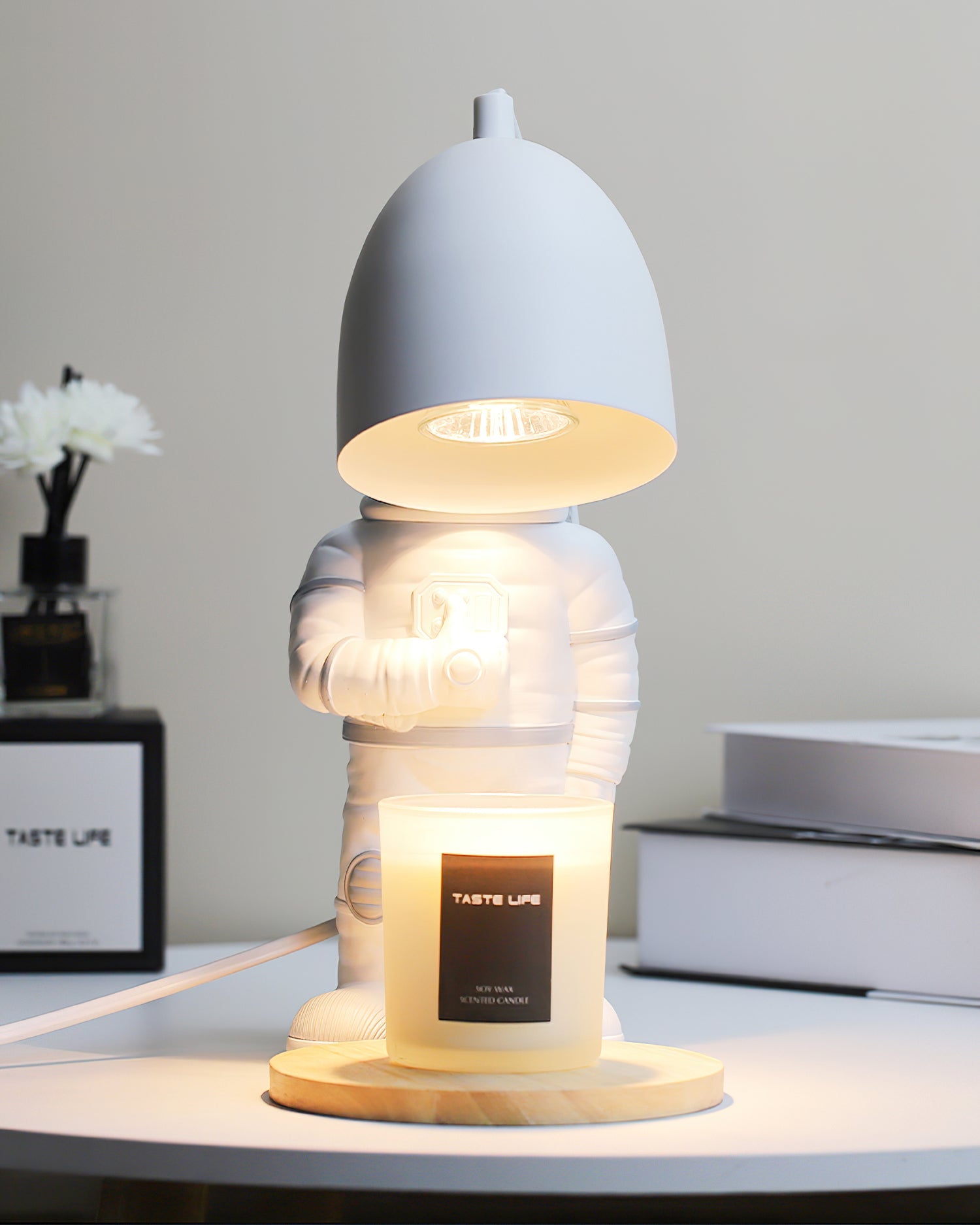 AstroLite Warming Candle Lamp – Astronaut Figure