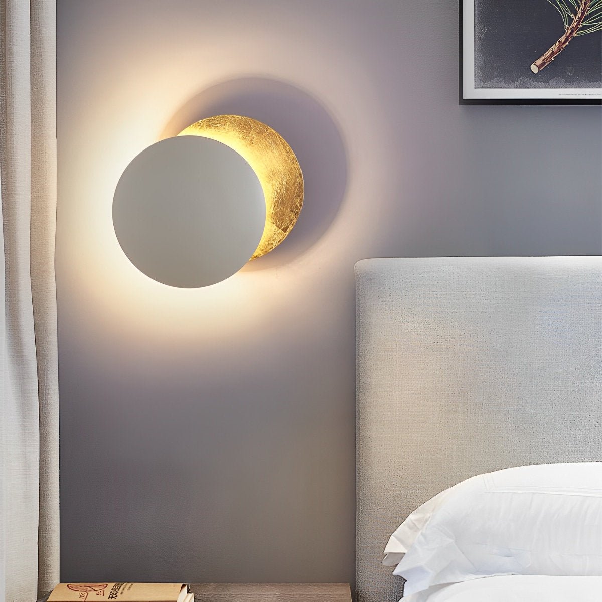 Eclipse Style LED Wall Lamp – Moon Halo Effect Iron Sconce