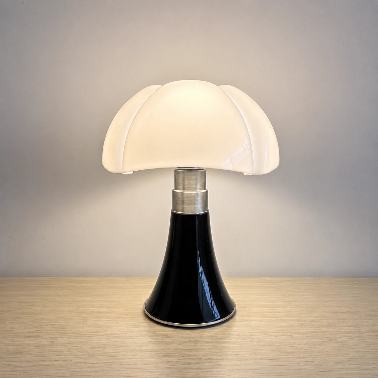 Sculptural Petal Glass Table Lamp
