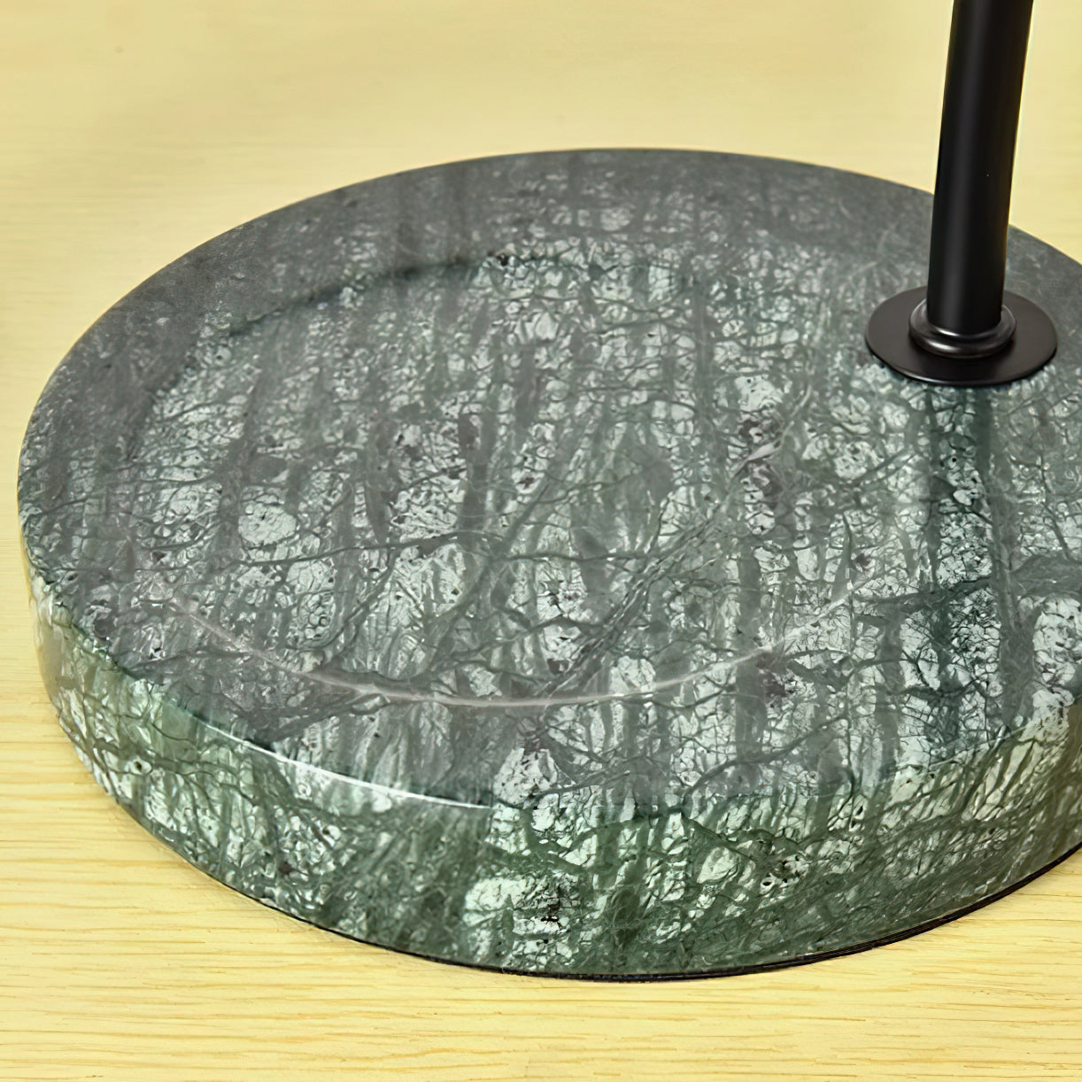 Kynzo Candle Warmer Lamp – Regal Brass Finish – Wax Melter Lighting