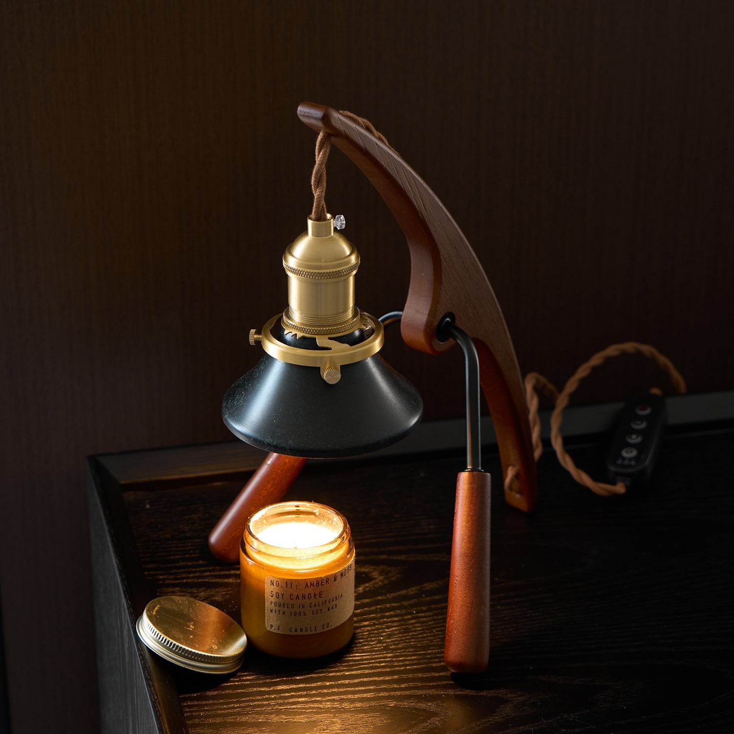 Mantis Warming Candle Lamp – Insect Art Design