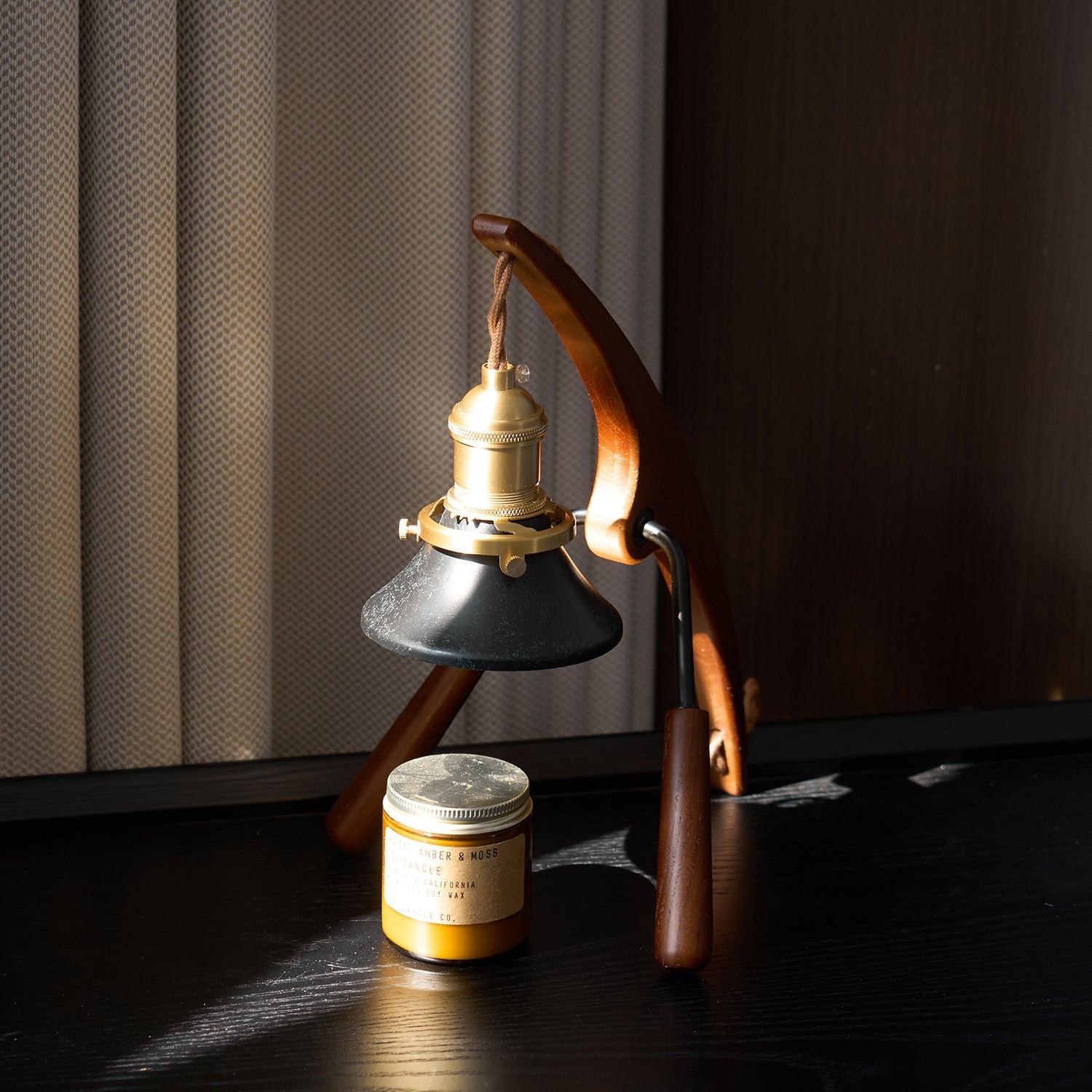 Mantis Warming Candle Lamp – Insect Art Design