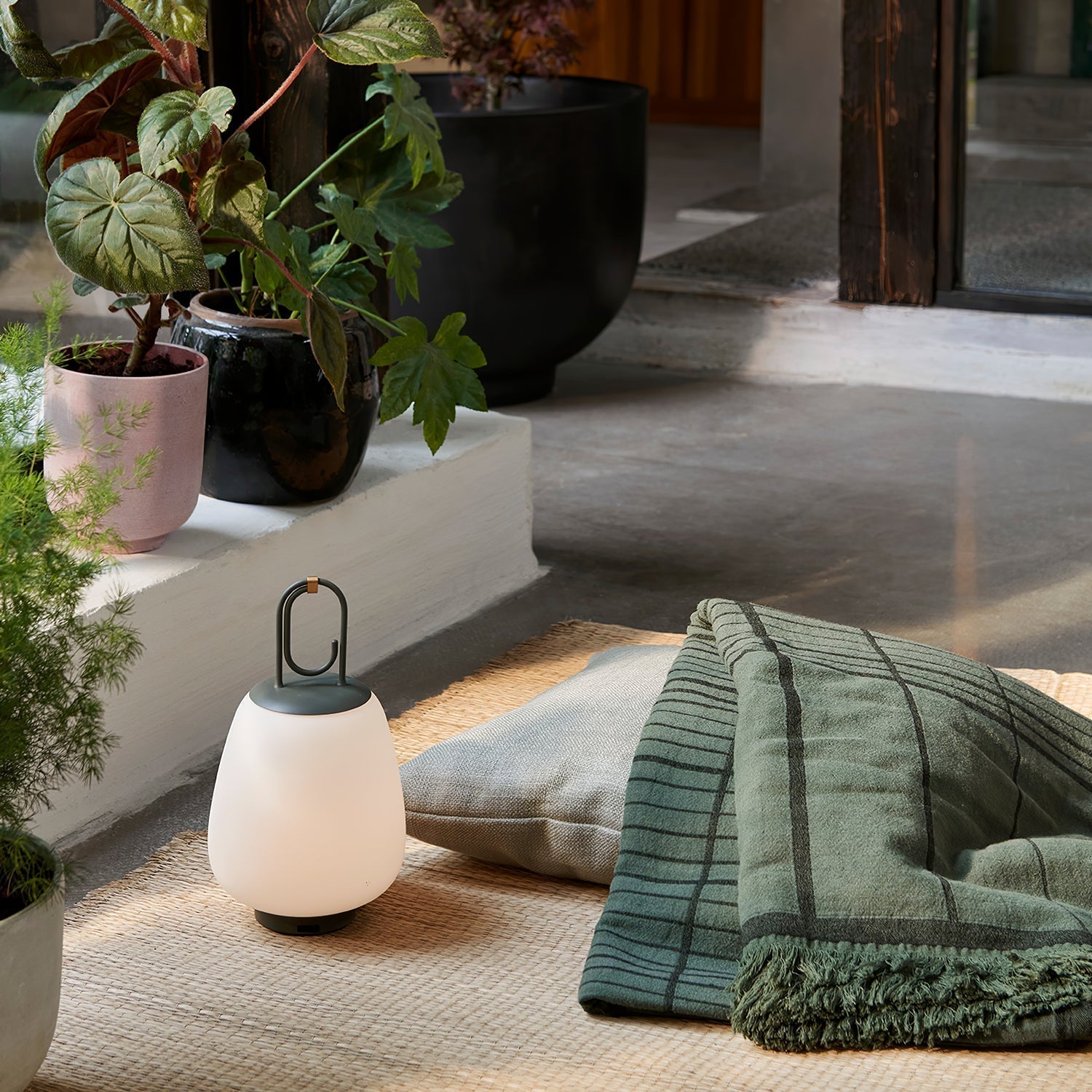 Portable LED Lantern Table Lamp – Cordless Rechargeable with Handle