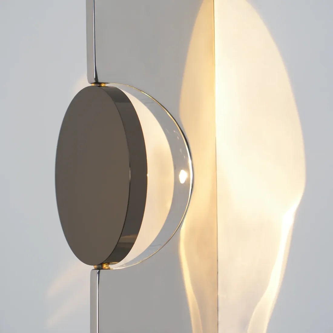 Black LED Wall Light with Circular Discs – Minimalist Bedroom Sconce – Warm Ambient