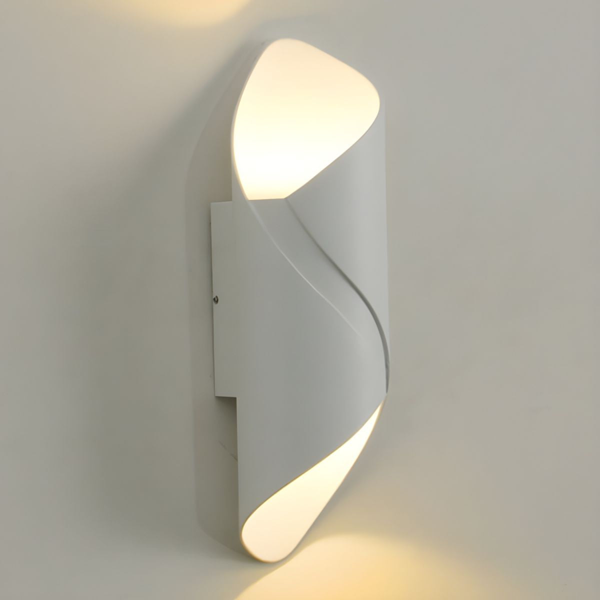 Modern Twisted LED Wall Sconce – Sculptural Up Down Light Aluminum – Lounge Hallway
