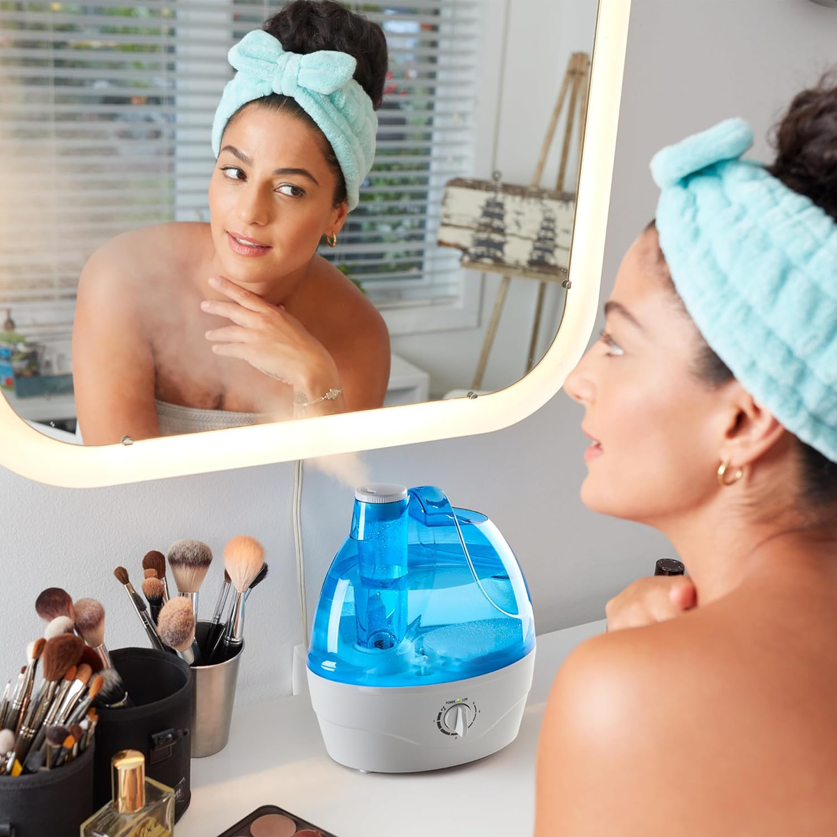 Humidifier with adjustable dial on a dressing table