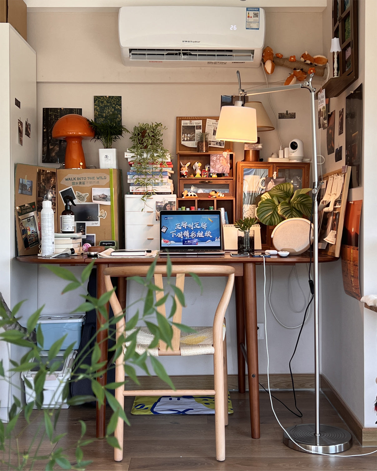 Adjustable Metal & Fabric Floor Lamp – Articulated Arm – Lounge & Reading