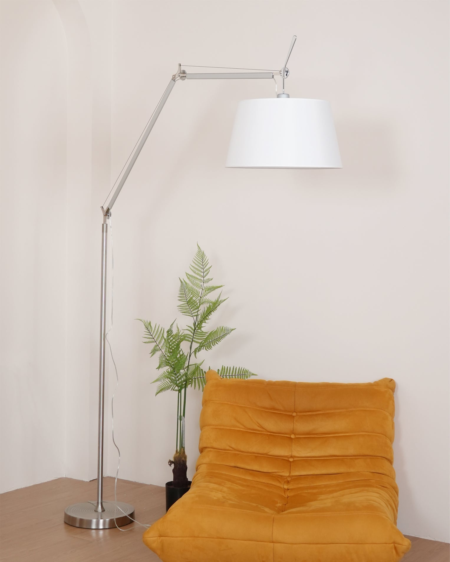Adjustable Metal & Fabric Floor Lamp – Articulated Arm – Lounge & Reading