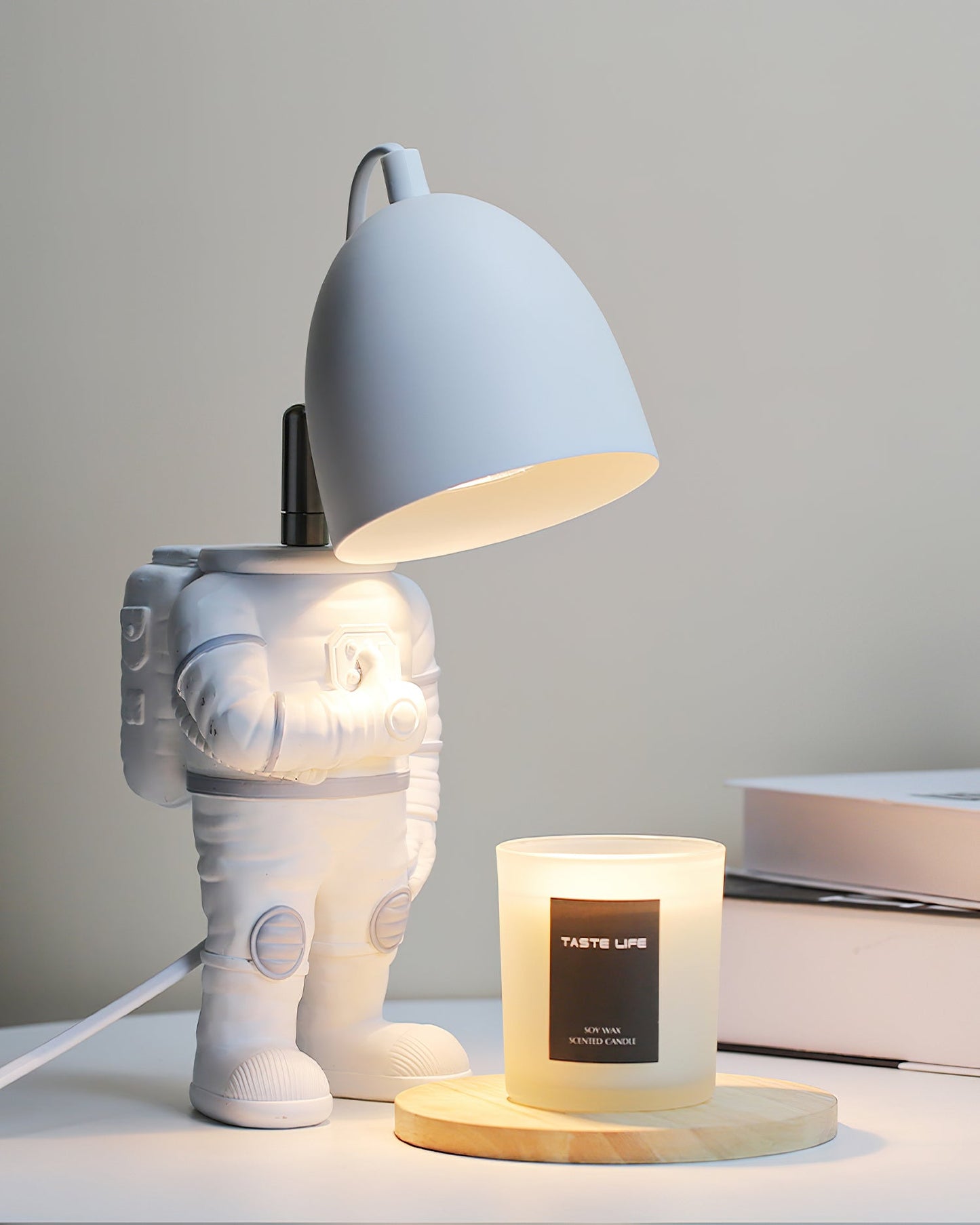 AstroLite Warming Candle Lamp – Astronaut Figure