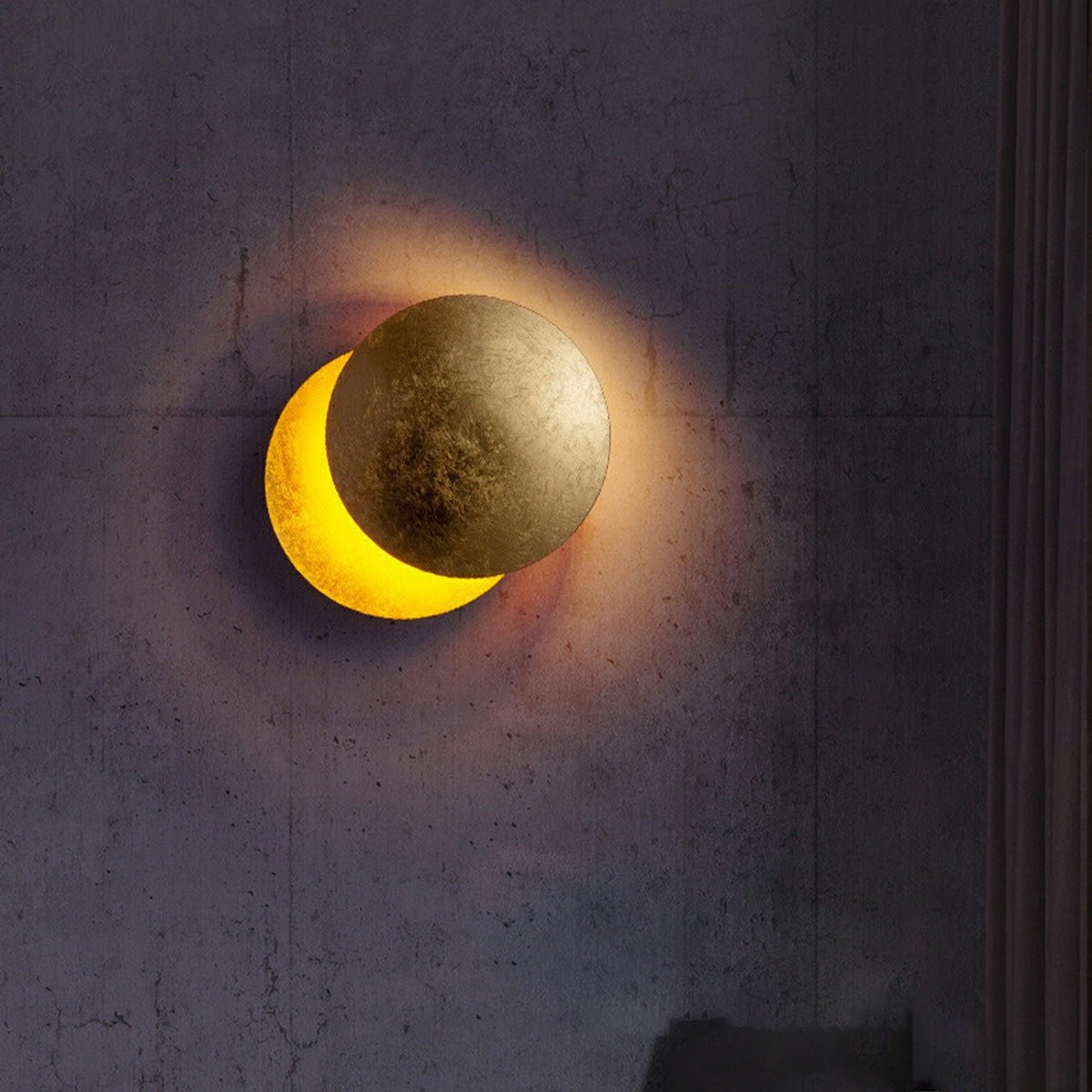 Eclipse Style LED Wall Lamp – Moon Halo Effect Iron Sconce