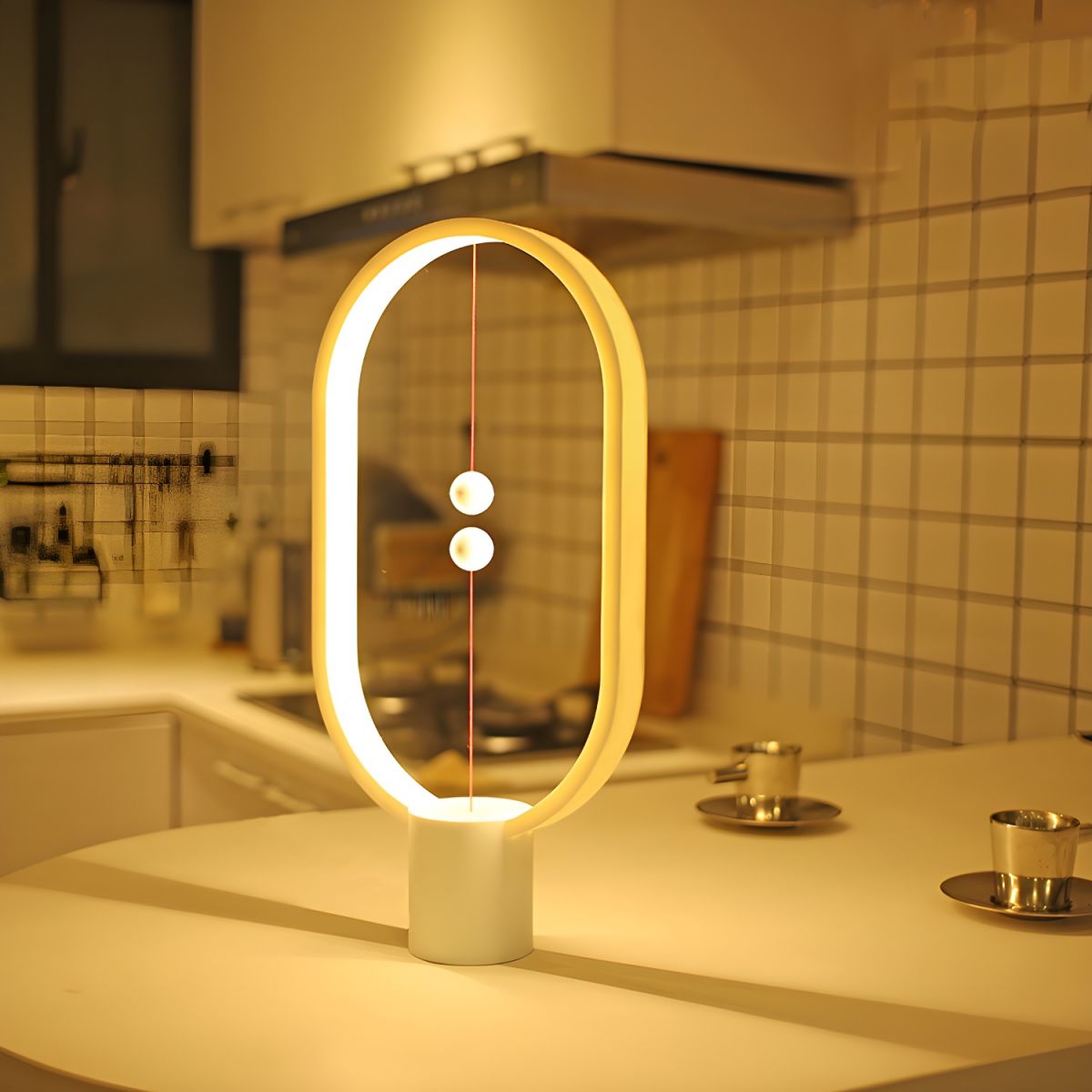 Oval Frame LED Table Lamp – Suspended Spheres Design USB-C – Bedroom Nightstand