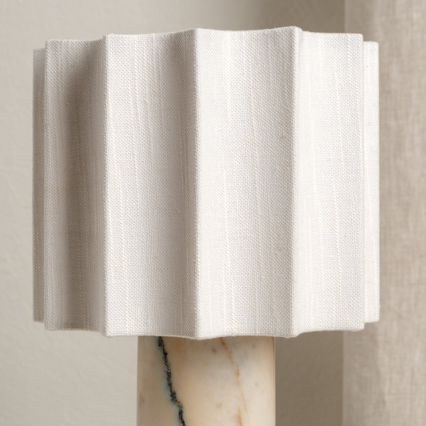 Calacatta Marble Linen LED Table Lamp – Cordless Rechargeable – Bedside Dining