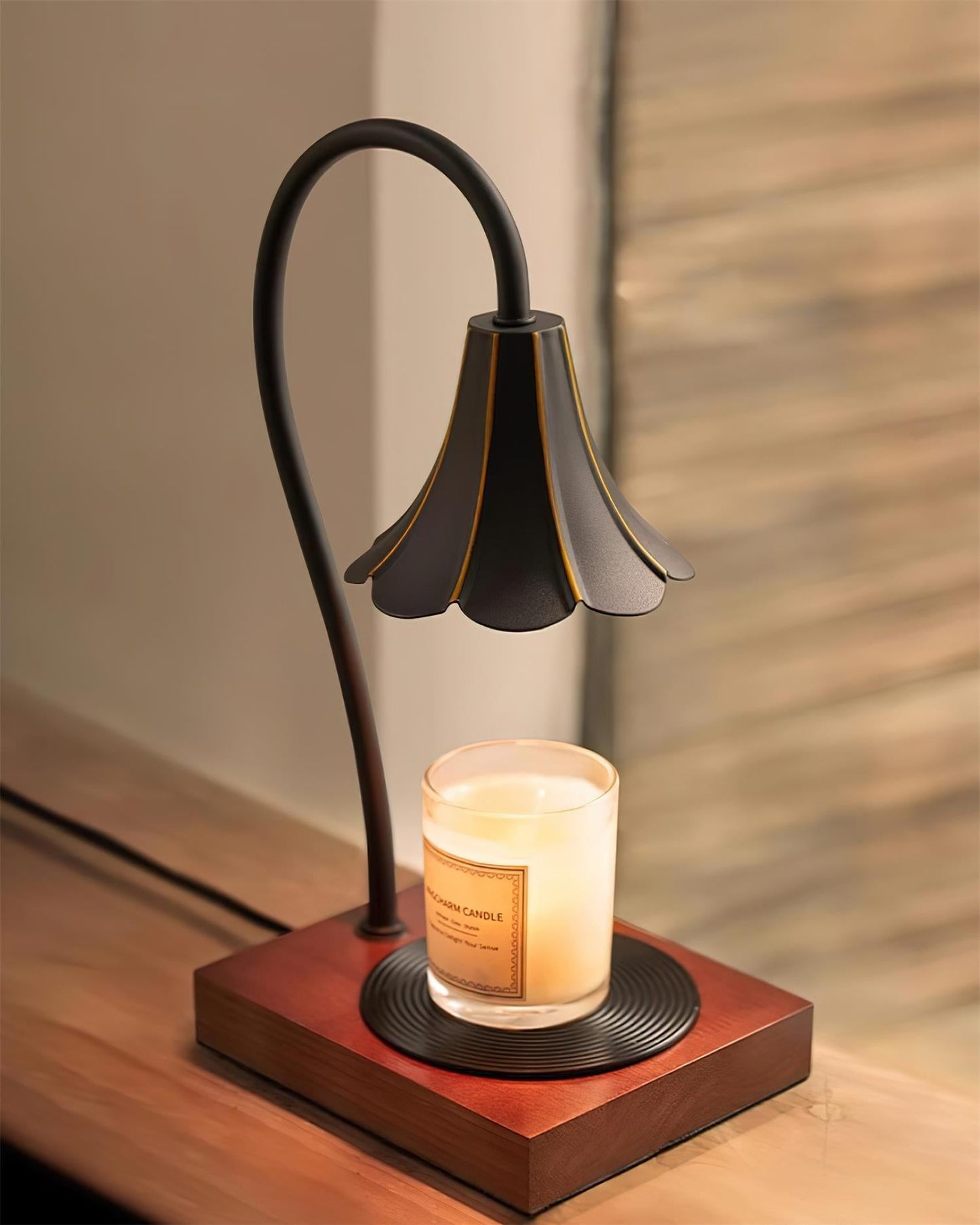 Elaro Candle Warmer Lamp – Elegant Glass-Top Design