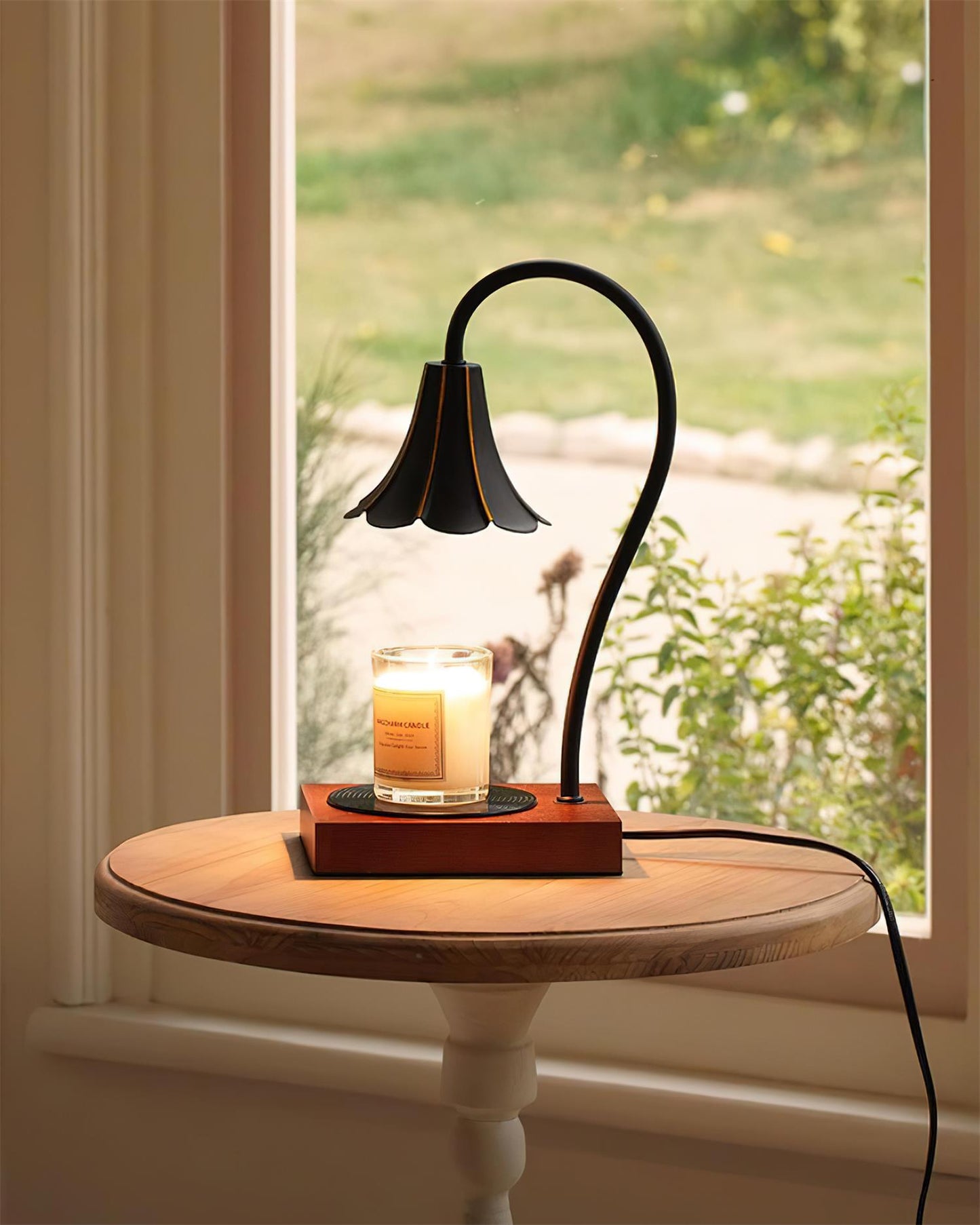Elaro Candle Warmer Lamp – Elegant Glass-Top Design