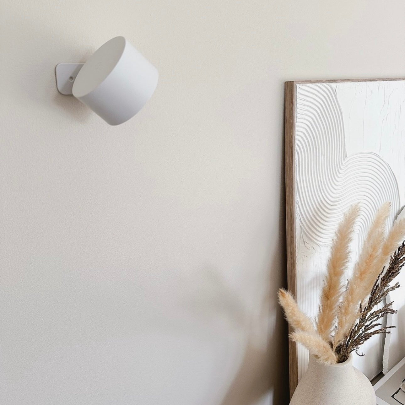 Battery Operated Modern Wall Sconce - Magnetic Mount, Wireless - Bedside Reading Light