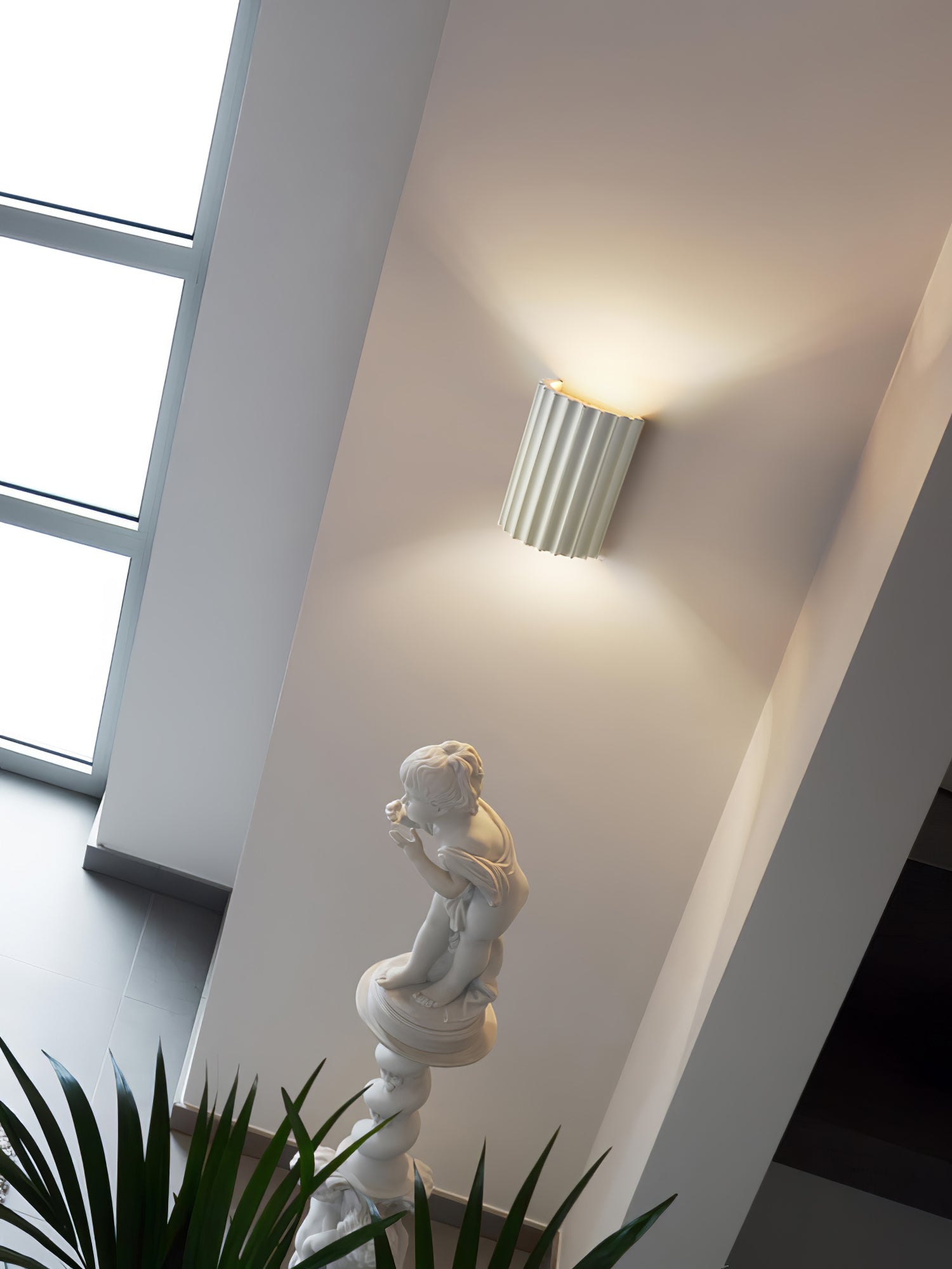 Modern Resin Wall Light with G9 LED Bulb