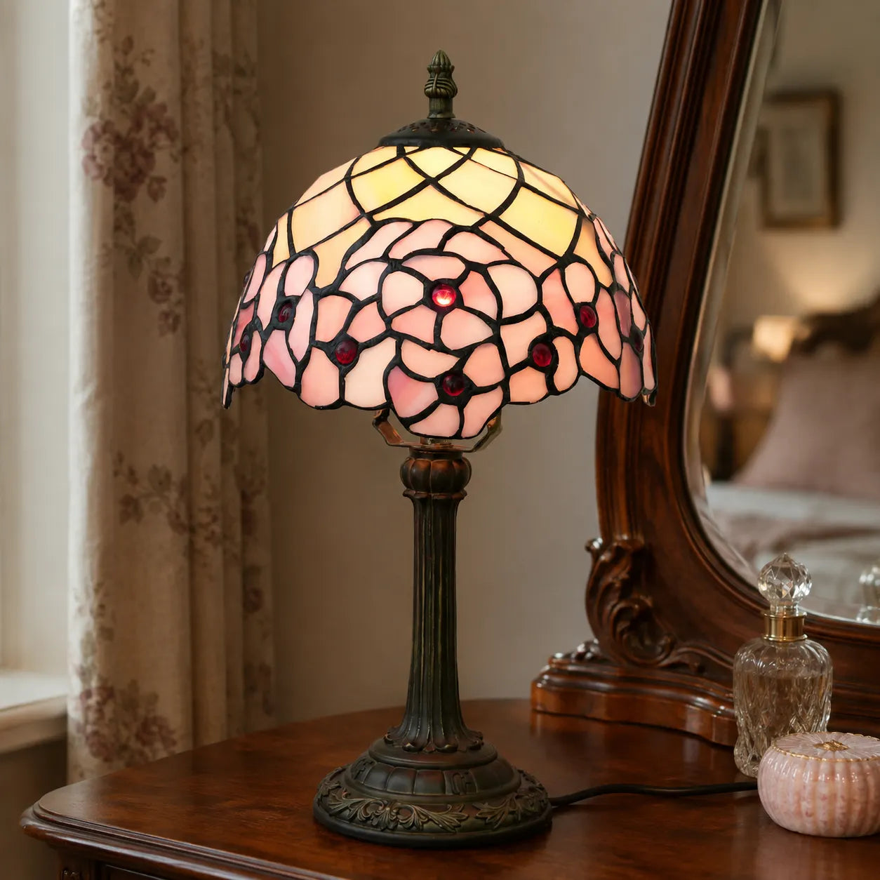 Tiffany Style Table Lamp with Stained Glass Shade