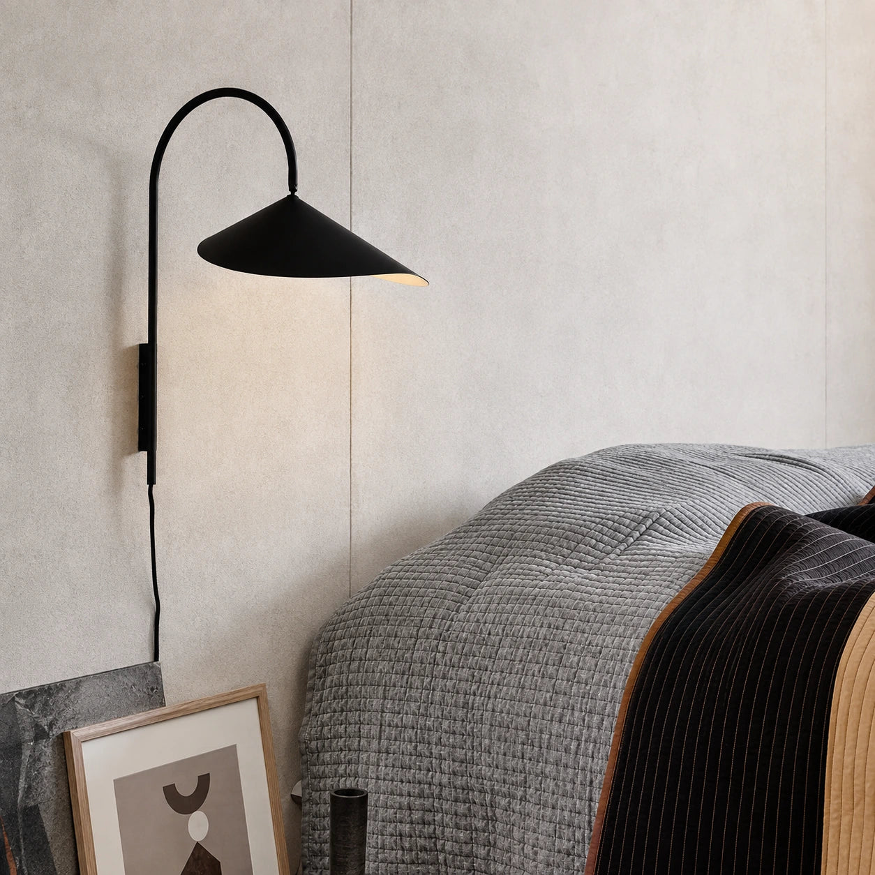 Modern Arched Metal Wall Lamp