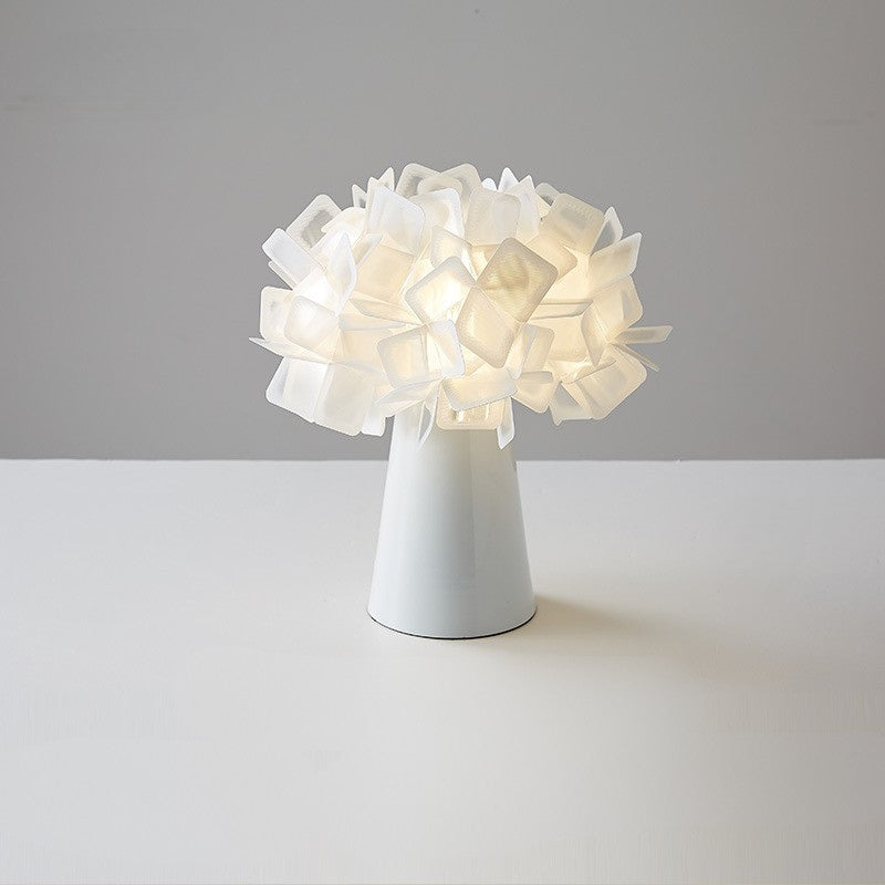 Sculptural Acrylic Flower LED Table Lamp – Wired or Rechargeable – Bedroom & Living Room