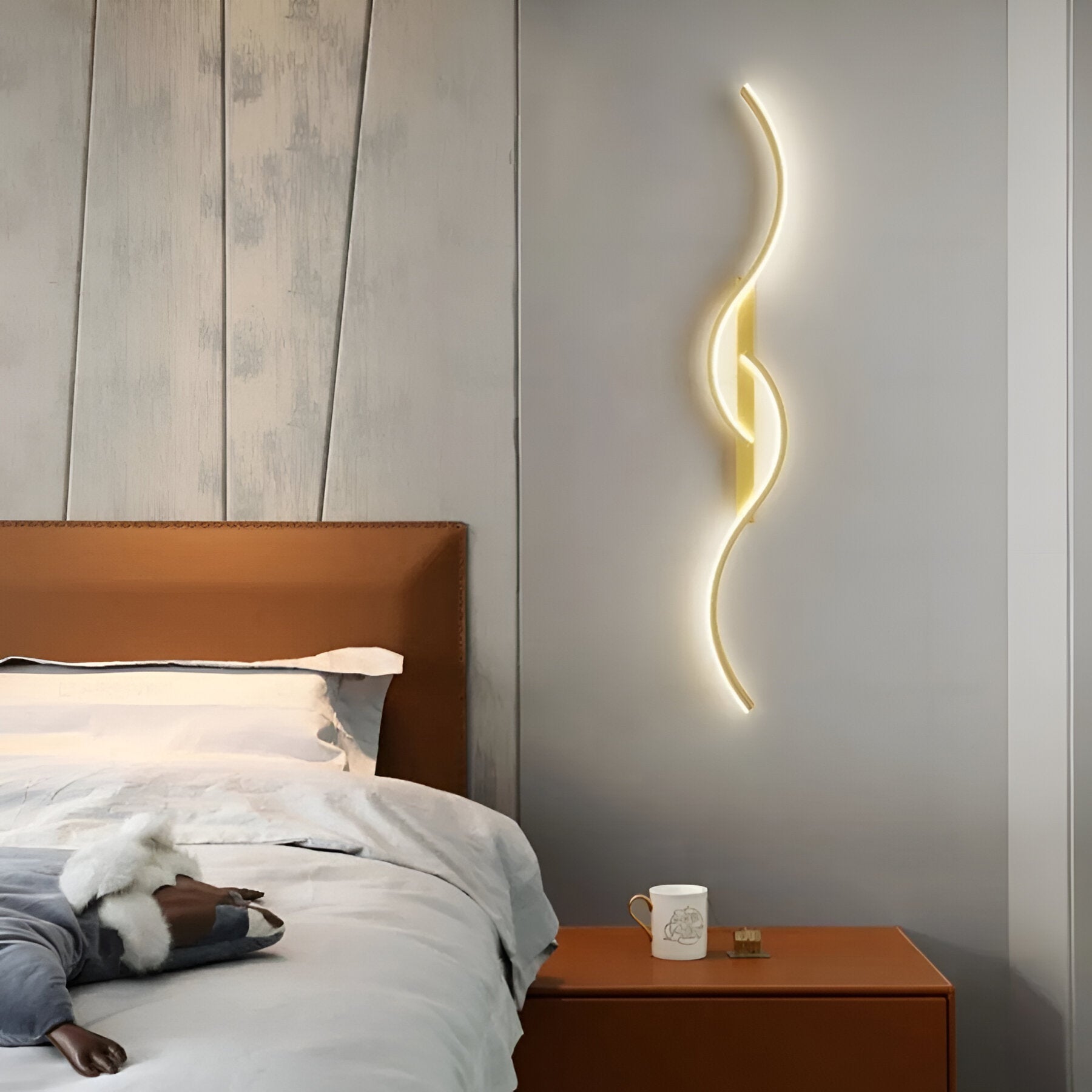 Sleek Minimalist Curved Wall Light