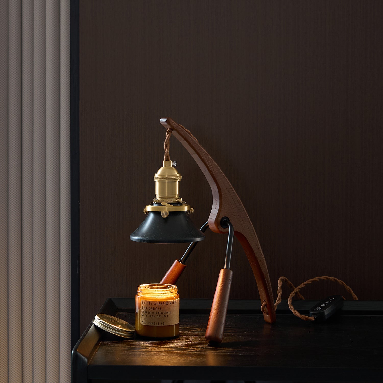 Mantis Warming Candle Lamp – Insect Art Design