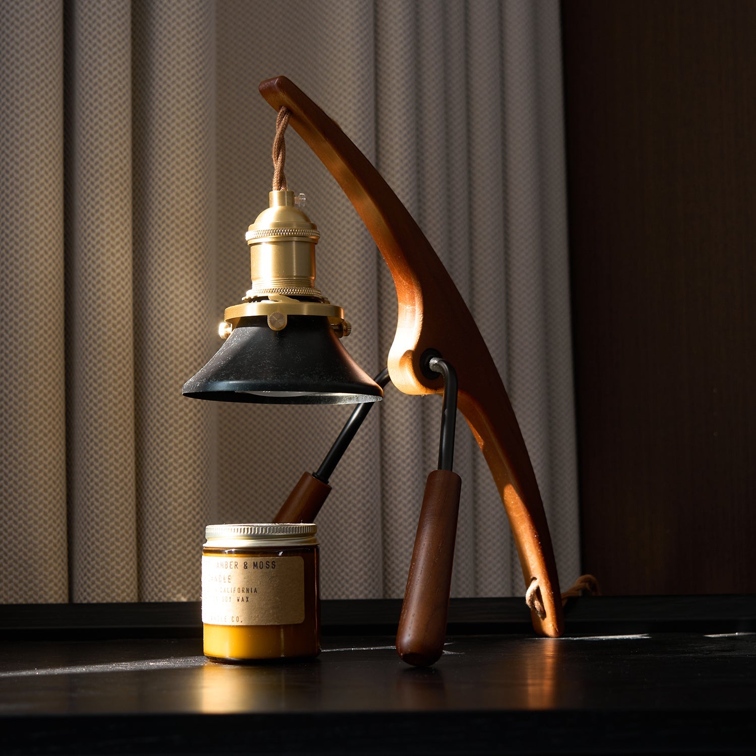 Mantis Warming Candle Lamp – Insect Art Design