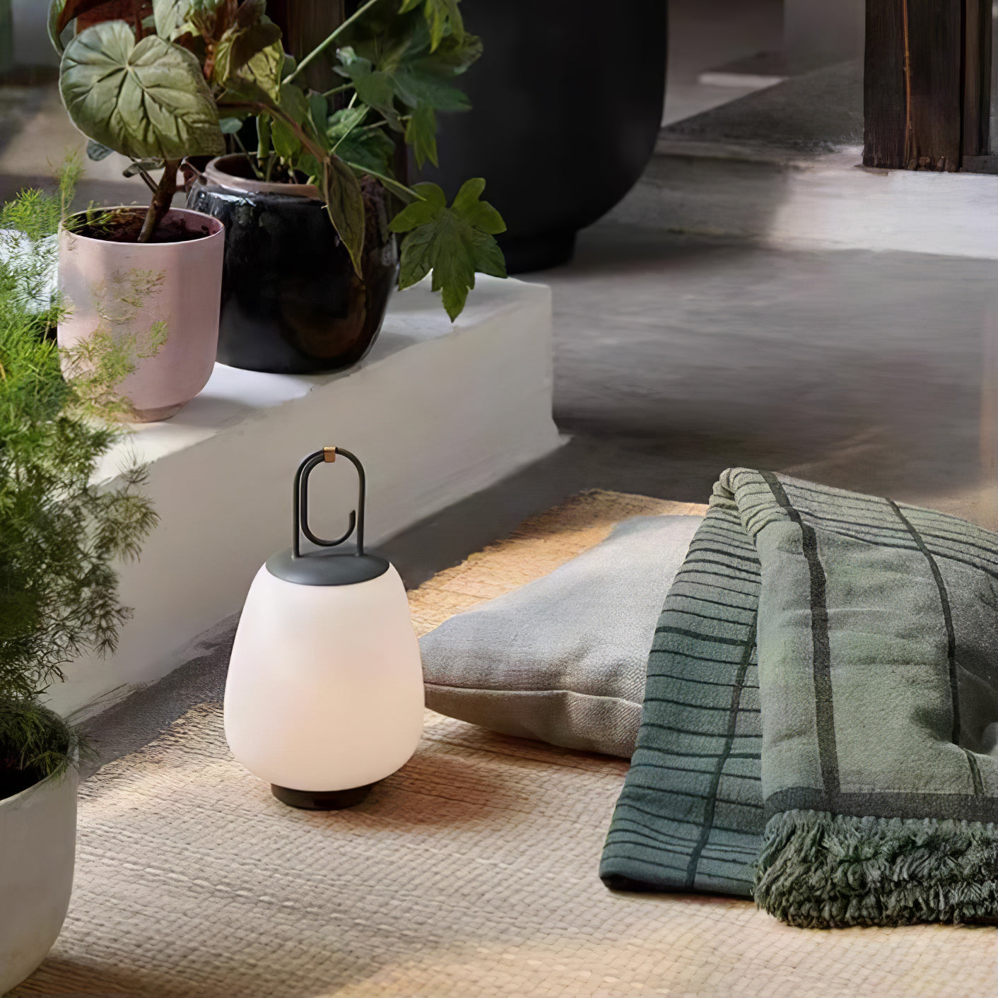 Portable LED Lantern Table Lamp – Cordless Rechargeable with Handle