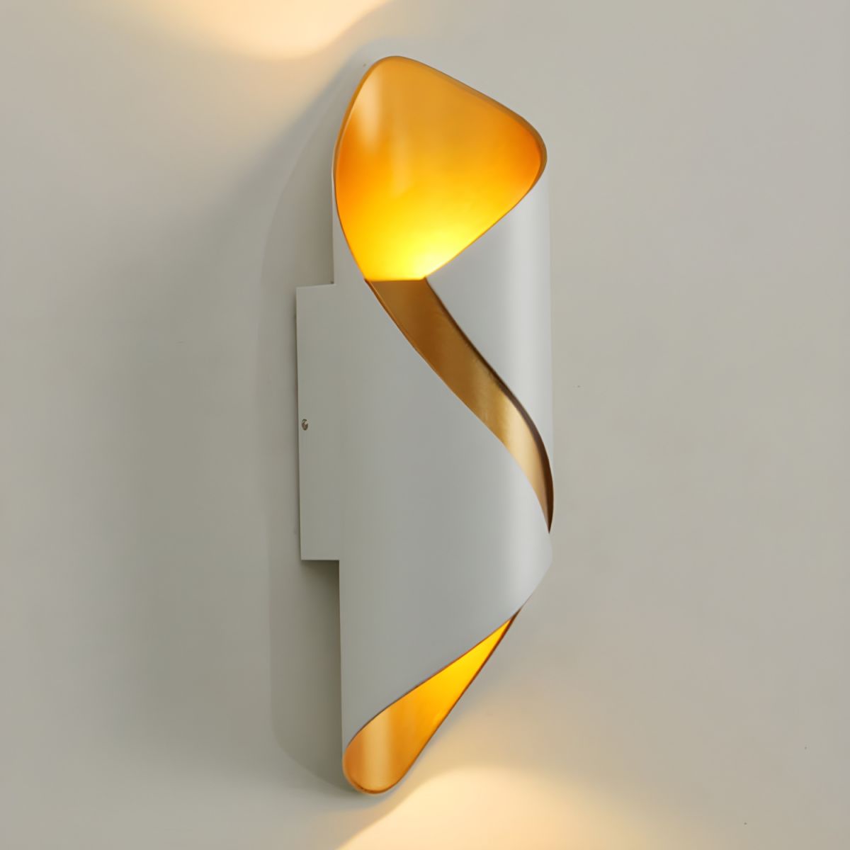 Modern Twisted LED Wall Sconce – Sculptural Up Down Light Aluminum – Lounge Hallway