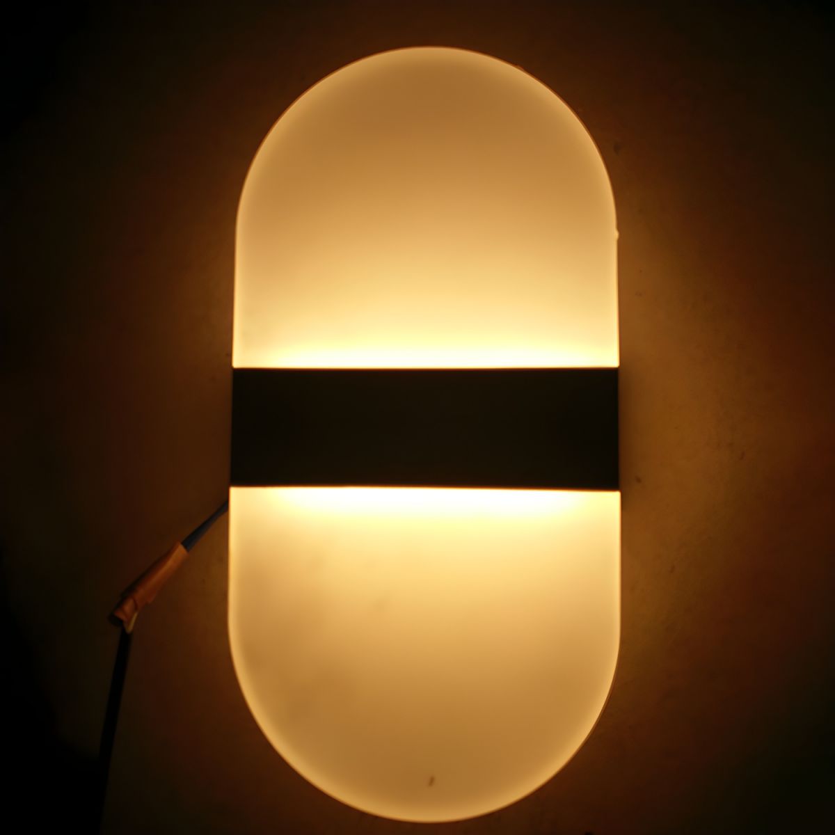 Minimalist Oval Frosted Acrylic Wall Light – Rechargeable LED – Lounge