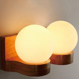 Oak Wood Wall Sconce – Frosted Glass Globe LED – Bedroom Bedside