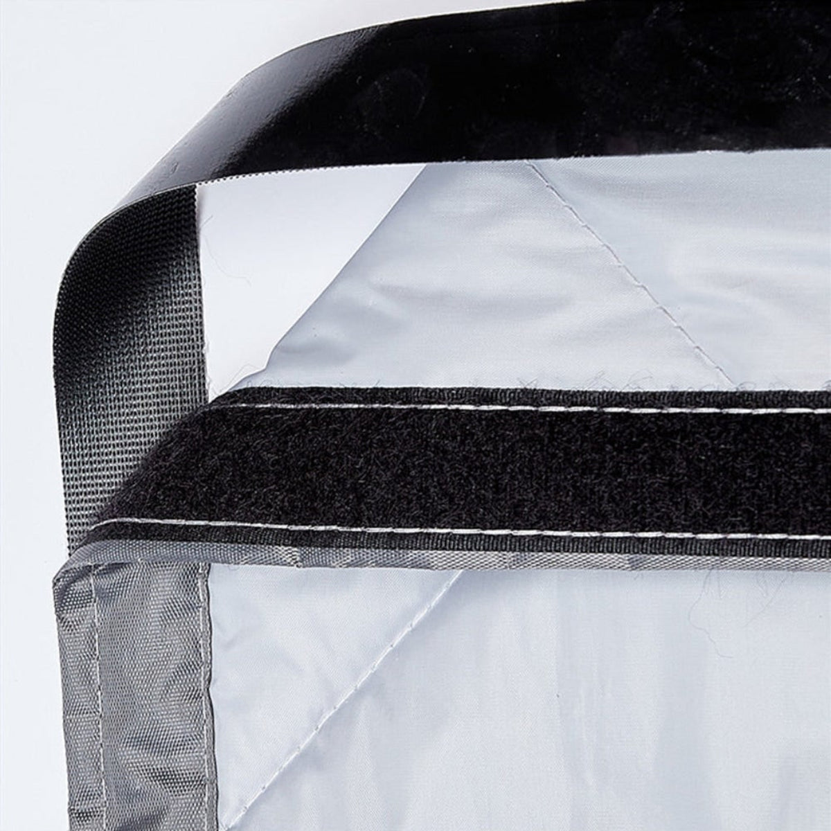 Hook-and-loop fastening at the curtain edge
